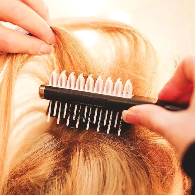 Volumizing Backcombing Brush, Black, large